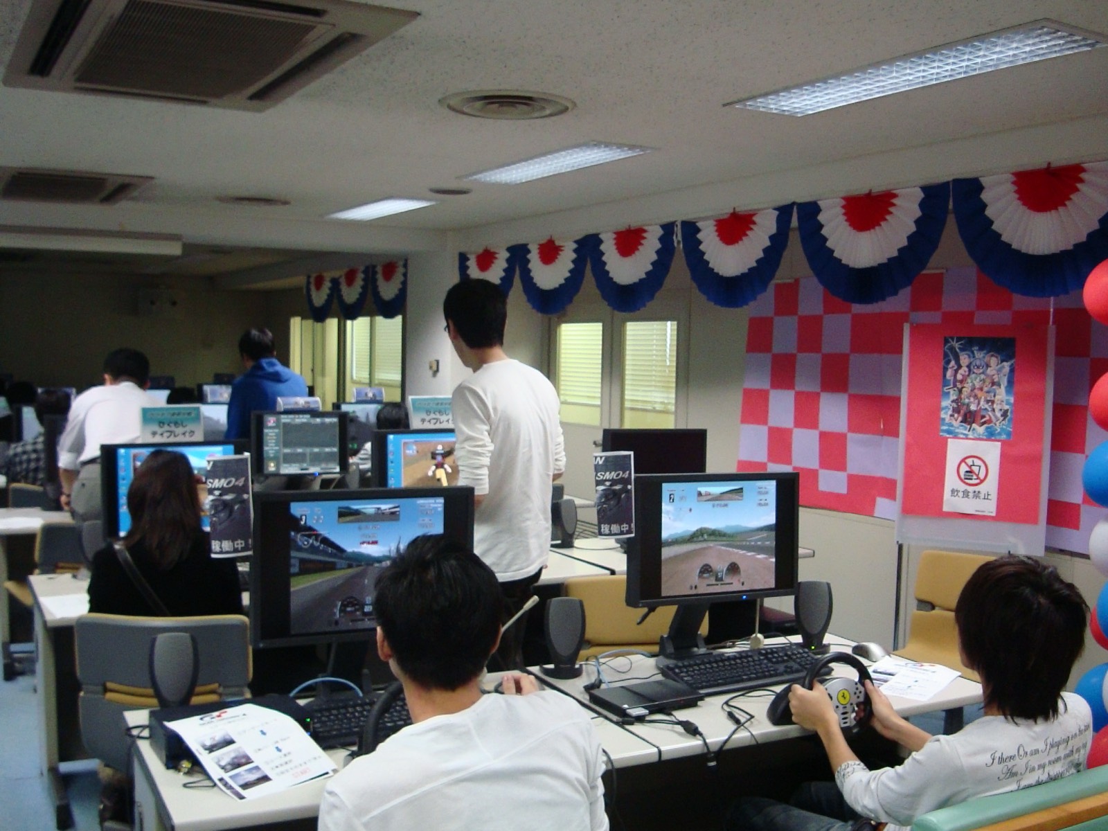 パソコン教室でのレースゲーム体験