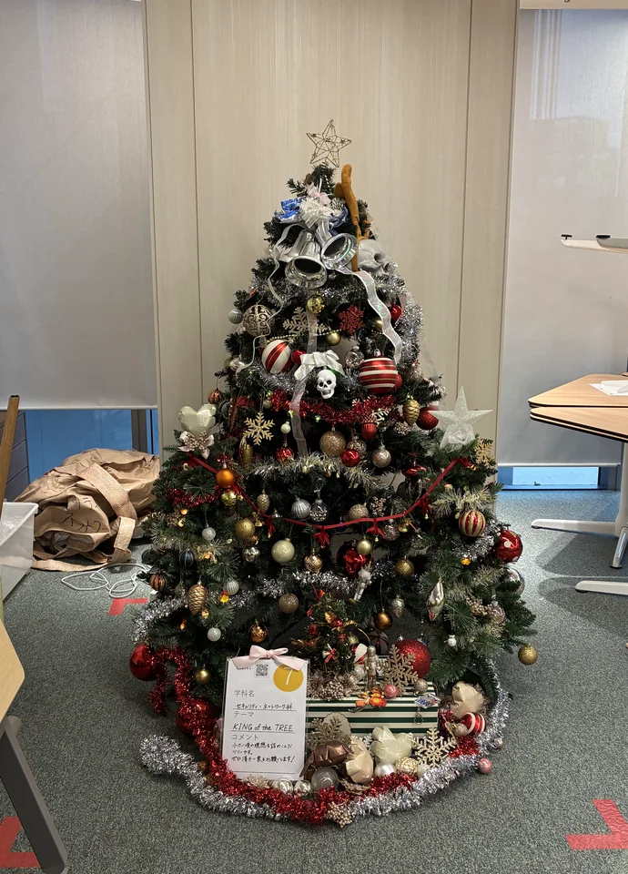 セキュリティ・ネットワーク科のクリスマスツリー
